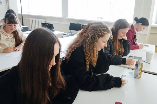 Вправляння у критичному аналізі себе через побудову Вікна Джогарі